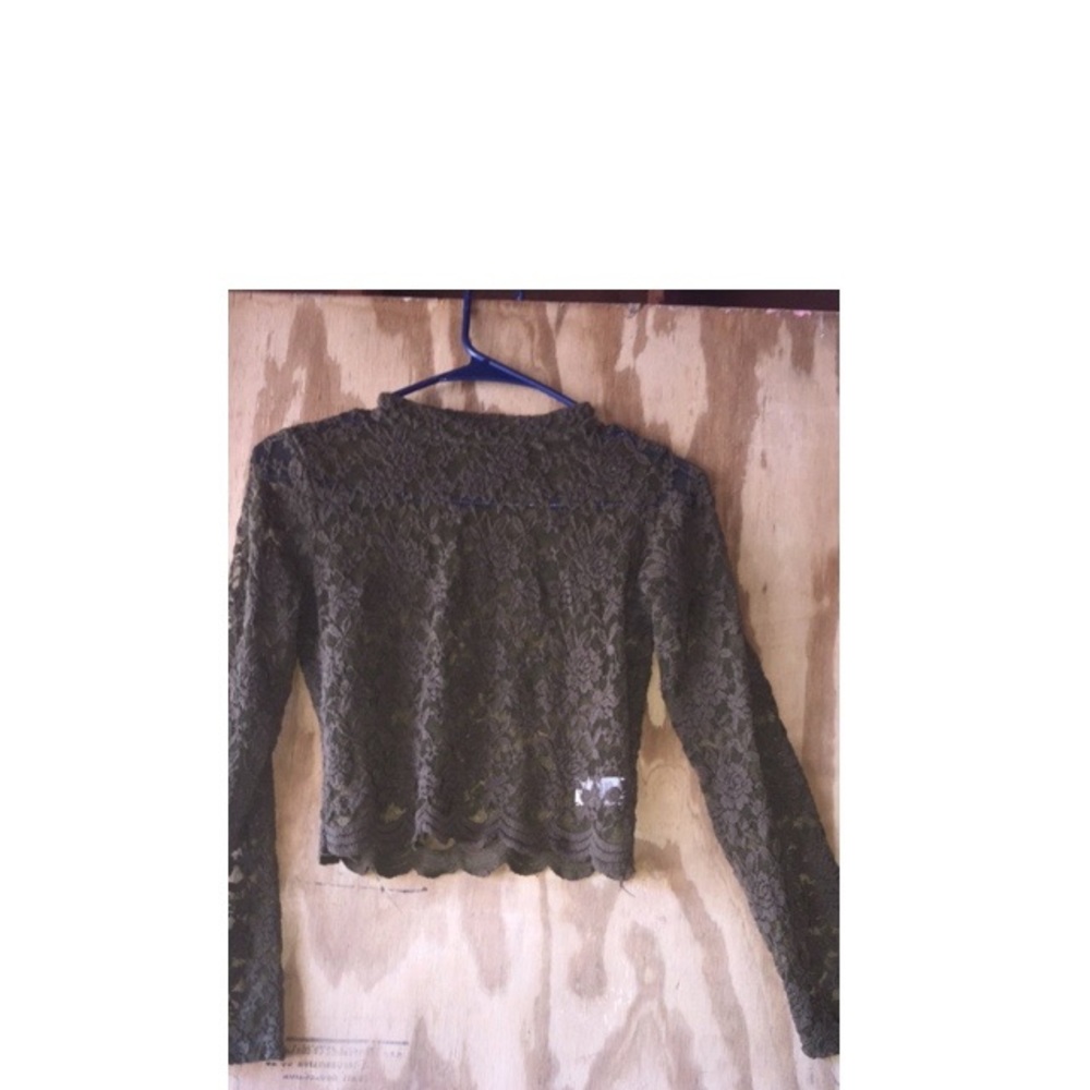 Green lace crop top 🌻